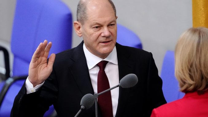 Juramento de Sholz en el Bundestag