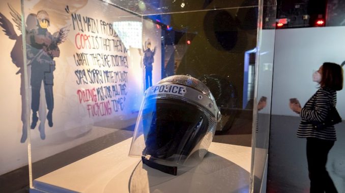 Banksy policia