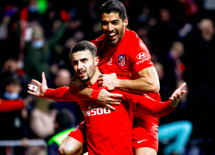 Suárez y Hermoso celebran la victoria del Atleti, imagen recuperada de Twitter @Atleti