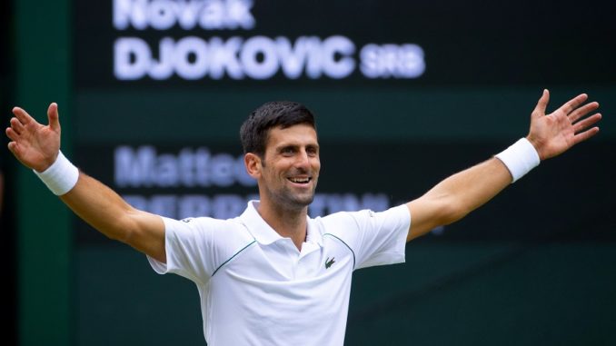 Novak Djokovic comemora ao vencer final de Wimbledon
