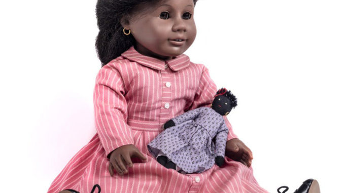 Una exposición de muñecas negras en Nueva York expone el racismo en EE.UU.