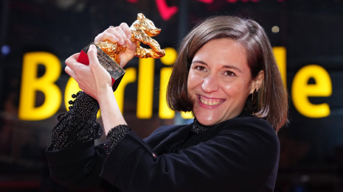 Carla Simón gana el Oso de Oro de la Berlinale con "Alcarràs"