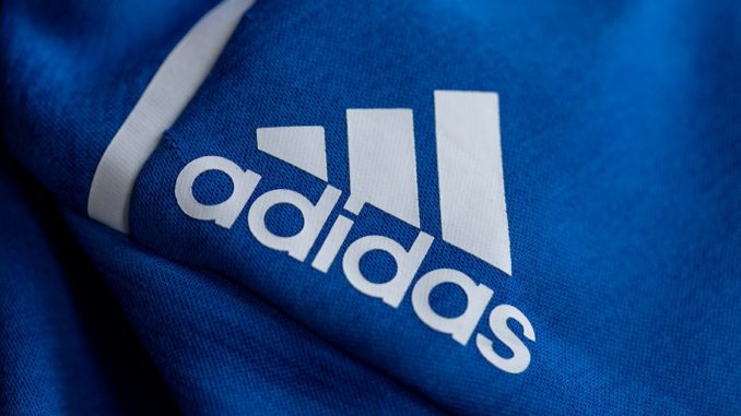 Adidas prevé crecer en 2022 tras facturar un 16% más en 2021