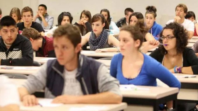 Estudiantes universitarios