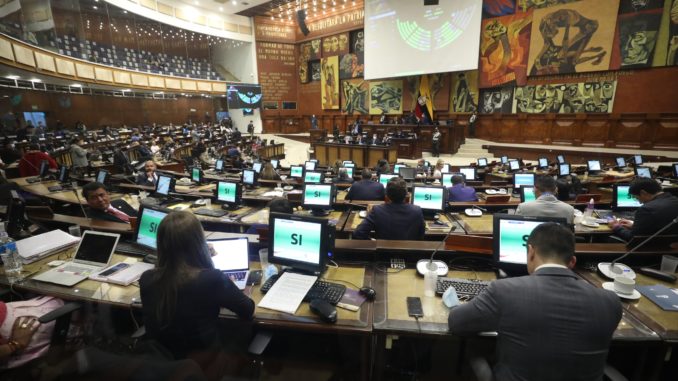 llori comisión