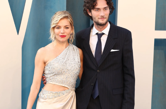sienna miller oli green dos
