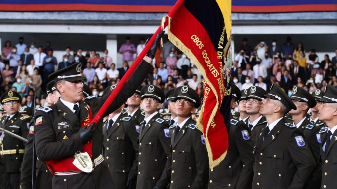 GYE-GRADUACION POLICIAS