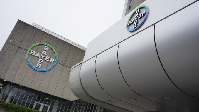 Alemana Bayer sufre revés en juicio por glifosato en EEUU