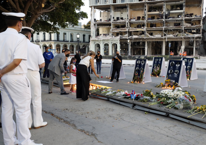 Vigilia por las víctimas de la explosión del hotel Saratoga de La Habana