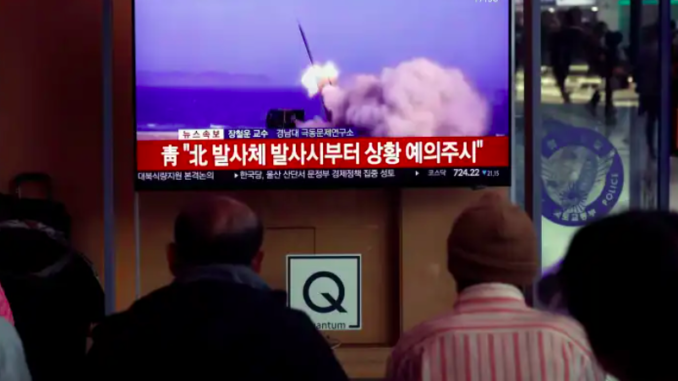 Corea del Norte lanzó este domingo 4 de junio ocho misiles balísticos de corto alcance hacia el mar de Japón. (Foto Prensa Libre: EFE). Imagen tomada del medio Prensa Libre