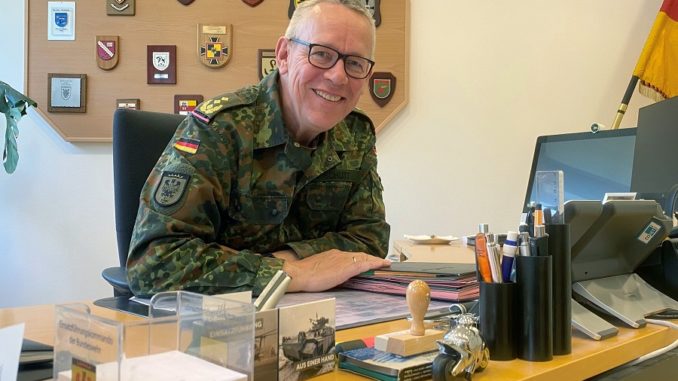 El teniente general Bernd Schütt