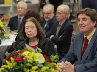Luis García Montero, director del Instituto Cervantes, y la escritora brasileña Nelida Piñon, participan en un encuentro, hoy en la sede del Instituto en Río de Janeiro (Brasil). El Instituto Cervantes inauguró una biblioteca con los cerca de 8.000 libros que pertenecían al acervo personal de Nélida Piñón y que fueron donados por la escritora, en un acto en el que se comprometió a difundir y preservar la obra de la brasileña. EFE/ André Coelho