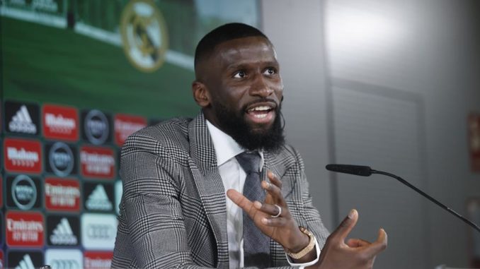 MADRID, 20/06/2022.- El defensa alemán Antonio Rüdiger durante su presentación como nuevo jugador del Real Madrid, este lunes. EFE/Emilio Naranjo