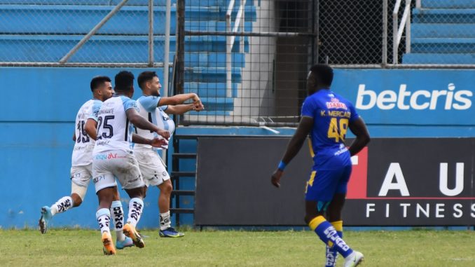 Manta, 30 de julio de 2022. En el estadio Jocay, Delfin recibe a Guayaquil City, en un partido por la fecha 4 - segunda etapa del campeonato nacional de futbol Liga Pro betcris 2022. API / Alejandra LOOR