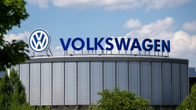 Volkswagen prevé alza precio de autos de combustión por nueva ley