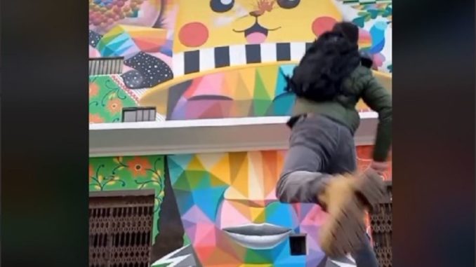 hombre vandaliza
