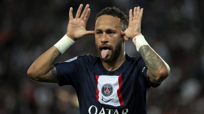 Paris (France), 13/08/2022.- Paris Saint Germain's Neymar Jr reacts after scoring a goal during the French Ligue 1 soccer match between PSG and Montpellier at the Parc des Princes stadium in Paris, France, 13 August 2022. (Francia) EFE/EPA/CHRISTOPHE PETIT TESSON