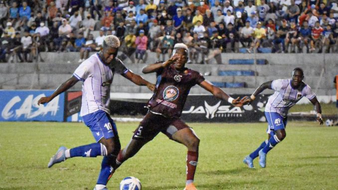 9-de-octubre-aucas-1