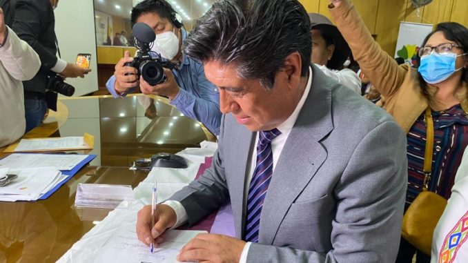 Jorge-Yunda-oficializo-su-candidatura