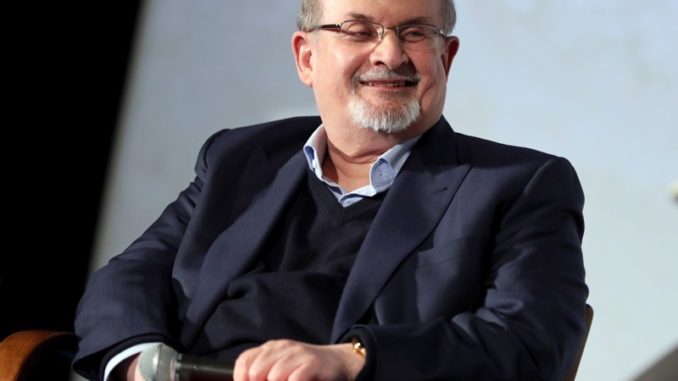 Salman Rushdie, atacado sobre el escenario durante un acto en EE.UU