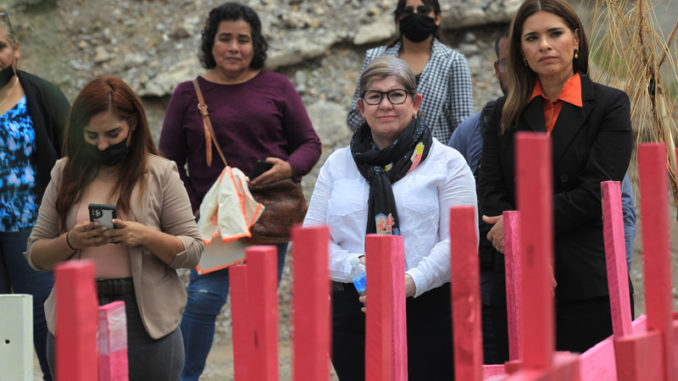 Crean memorial en honor a mujeres víctimas de violencia al norte de México
