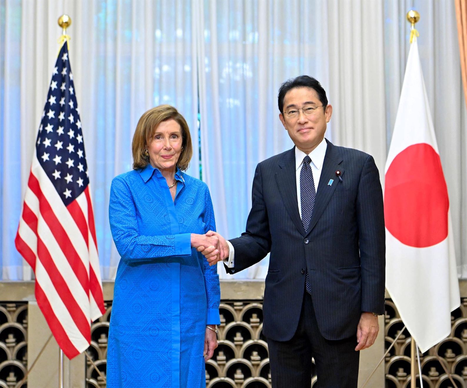 pelosi japón