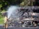 MEX3630. CIUDAD VICTORIA (MÉXICO), 10/09/2022.- Bomberos y rescatistas trabajan en la zona donde ocurrió un accidente entre un camión de carga y un autobús de pasajeros, hoy, en Ciudad Victoria, Tamaulipas (México). Al menos 18 personas murieron, y otras más resultaron heridas, en un accidente en la carretera Ciudad Victoria-Monterrey, en el estado mexicano de Tamaulipas, noreste del país, cuando el autobús de pasajeros en el que viajaban, chocó contra un tráiler que transportaba combustible y se incendió, informaron este sábado autoridades estatales. EFE/ José Martínez