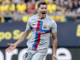 CÁDIZ, 10/09/2022.- El delantero del Barcelona FC Robert Lewandowski muestra su alegría después de marcar el 0-2 durante el partido de LaLiga que enfrenta al Cádiz CF y al Barcelona CF en el estadio Nuevo Mirandilla de Cádiz este sábado. EFE/Román Ríos.