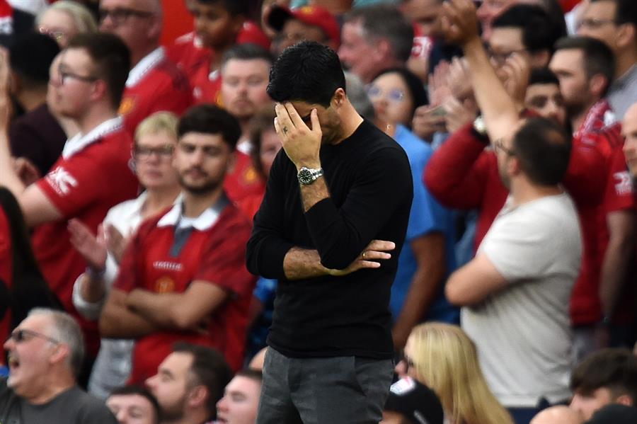 Manchester (United Kingdom), 04/09/2022.- Arsenal FC manager Mikel Arteta during the English Premier League soccer match between Manchester United and Arsenal FC in Manchester, Britain, 04 September 2022. (Reino Unido) EFE/EPA/PETER POWELL EDITORIAL USE ONLY. No use with unauthorized audio, video, data, fixture lists, club/league logos or ‘live’ services. Online in-match use limited to 120 images, no video emulation. No use in betting, games or single club/league/player publications