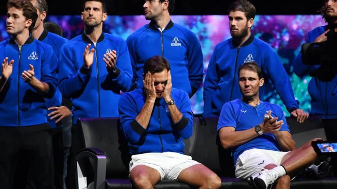 London (United Kingdom), 23/09/2022.- Team Europe player Roger Federer (L) of Switzerland sitting next to doubles partner Rafael Nadal of Spain after losing their match against Team World double Jack Sock of the US and Frances Tiafoe of the US on the first day of the Laver Cup tennis tournament in London, Britain, 23 September 2022. The match was Federer's last game before retirement. In background are (from L) Team Europe members Casper Ruud of Norway, Novak Djokovic of Serbia, Matteo Berrettini of Italy, Cameron Norrie of Great Britain and Stefanos Tsitsipas of Greece. (Tenis, Francia, Gran Bretaña, Grecia, Italia, Noruega, España, Suiza, Reino Unido, Londres) EFE/EPA/ANDY RAIN