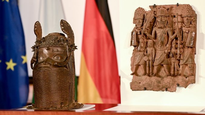 Alemania traspasa a Nigeria propiedad de bronces de Benín