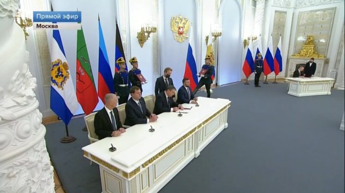 Putin firma tratados de anexión de territorios ucranianas