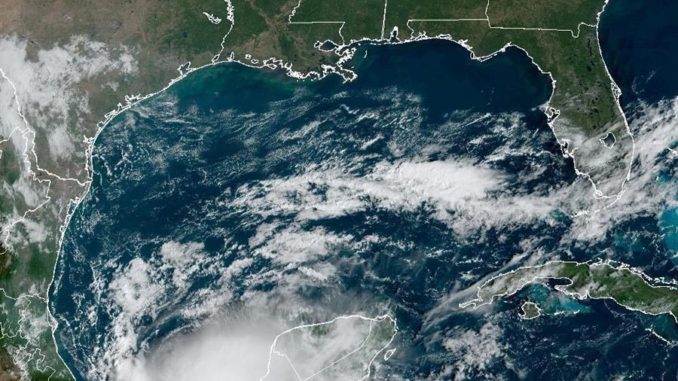 USA1167. MIAMI (FL, EEUU), 14/10/2022.- Imagen satelital cedida hoy viernes por la Oficina Nacional de Administración Oceánica y Atmosférica de Estados Unidos (NOAA) a través del Centro Nacional de Huracanes (NHC), en la que se muestra la localización de la tormenta tropical Karl. La tormenta tropical Karl se acerca este viernes a la costa sur de México, donde se prevé toque tierra la noche de hoy o la mañana del sábado, con vientos máximos sostenidos de 40 millas por horas (65 km/h) y la amenaza de fuertes lluvias. EFE/ Noaa-nhc SOLO USO EDITORIAL SOLO DISPONIBLE PARA ILUSTRAR LA NOTICIA QUE ACOMPAÑA (CRÉDITO OBLIGATORIO) USA1167. MIAMI (FL, EEUU), 14/10/2022.- Imagen satelital cedida hoy viernes por la Oficina Nacional de Administración Oceánica y Atmosférica de Estados Unidos (NOAA) a través del Centro Nacional de Huracanes (NHC), en la que se muestra la localización de la tormenta tropical Karl. La tormenta tropical Karl se acerca este viernes a la costa sur de México, donde se prevé toque tierra la noche de hoy o la mañana del sábado, con vientos máximos sostenidos de 40 millas por horas (65 km/h) y la amenaza de fuertes lluvias. EFE/ Noaa-nhc SOLO USO EDITORIAL SOLO DISPONIBLE PARA ILUSTRAR LA NOTICIA QUE ACOMPAÑA (CRÉDITO OBLIGATORIO)
