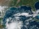 USA1167. MIAMI (FL, EEUU), 14/10/2022.- Imagen satelital cedida hoy viernes por la Oficina Nacional de Administración Oceánica y Atmosférica de Estados Unidos (NOAA) a través del Centro Nacional de Huracanes (NHC), en la que se muestra la localización de la tormenta tropical Karl. La tormenta tropical Karl se acerca este viernes a la costa sur de México, donde se prevé toque tierra la noche de hoy o la mañana del sábado, con vientos máximos sostenidos de 40 millas por horas (65 km/h) y la amenaza de fuertes lluvias. EFE/ Noaa-nhc SOLO USO EDITORIAL SOLO DISPONIBLE PARA ILUSTRAR LA NOTICIA QUE ACOMPAÑA (CRÉDITO OBLIGATORIO)