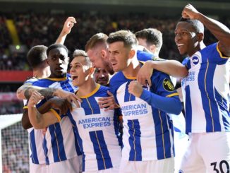 Liverpool (United Kingdom), 30/09/2022.- Leandro Trossard (3-L) of Brighton celebrates with teammates after scoring the 1-0 lead during the English Premier League soccer match between Liverpool FC and Brighton and Hove Albion in Liverpool, Britain, 01 October 2022. (Reino Unido) EFE/EPA/PETER POWELL EDITORIAL USE ONLY. No use with unauthorized audio, video, data, fixture lists, club/league logos or 'live' services. Online in-match use limited to 120 images, no video emulation. No use in betting, games or single club/league/player publications