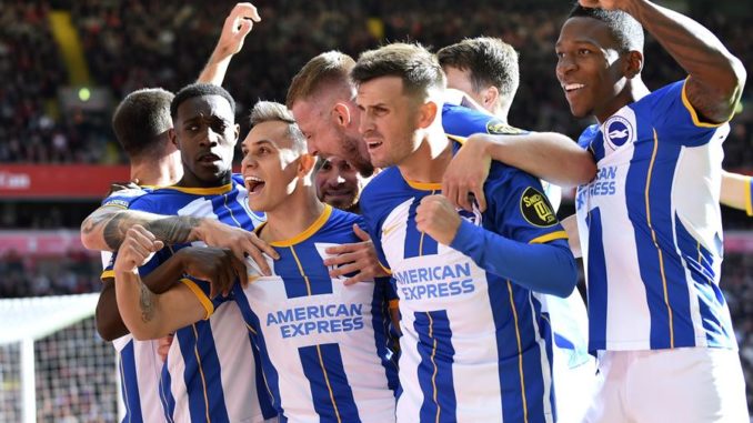 Liverpool (United Kingdom), 30/09/2022.- Leandro Trossard (3-L) of Brighton celebrates with teammates after scoring the 1-0 lead during the English Premier League soccer match between Liverpool FC and Brighton and Hove Albion in Liverpool, Britain, 01 October 2022. (Reino Unido) EFE/EPA/PETER POWELL EDITORIAL USE ONLY. No use with unauthorized audio, video, data, fixture lists, club/league logos or 'live' services. Online in-match use limited to 120 images, no video emulation. No use in betting, games or single club/league/player publications