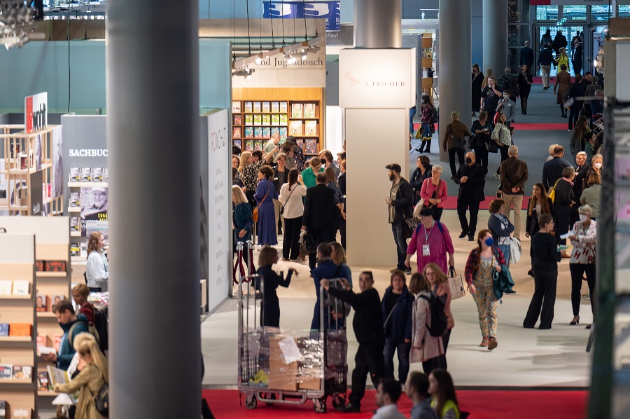 Comienza con gran afluencia la Feria del Libro de Fráncfort
