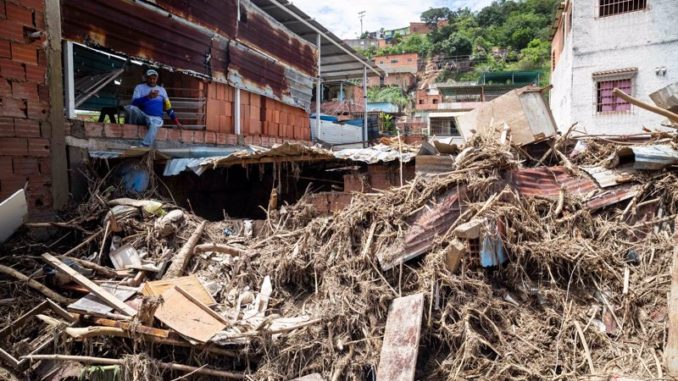Suben a 36 los muertos por deslave en Las Tejerías, en el centro de Venezuela