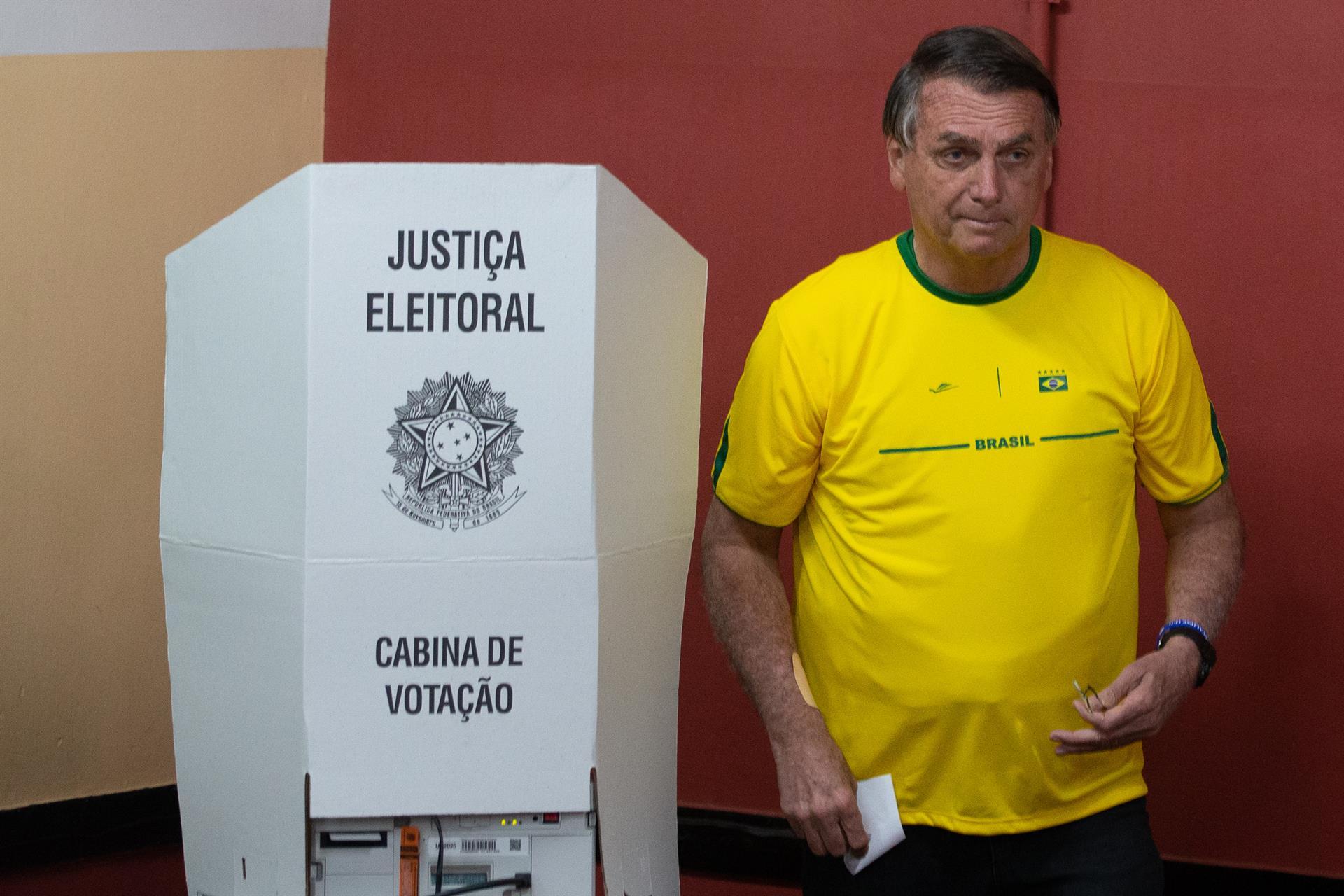 bolsonaro votando