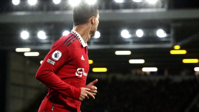 Liverpool (United Kingdom), 09/10/2022.- Cristiano Ronaldo of Manchester United celebrates after scoring the 1-2 lead during the English Premier League soccer match between Everton and Manchester United in Liverpool, Britain, 09 October 2022. (Reino Unido) EFE/EPA/ADAM VAUGHAN EDITORIAL USE ONLY. No use with unauthorized audio, video, data, fixture lists, club/league logos or 'live' services. Online in-match use limited to 120 images, no video emulation. No use in betting, games or single club/league/player publications