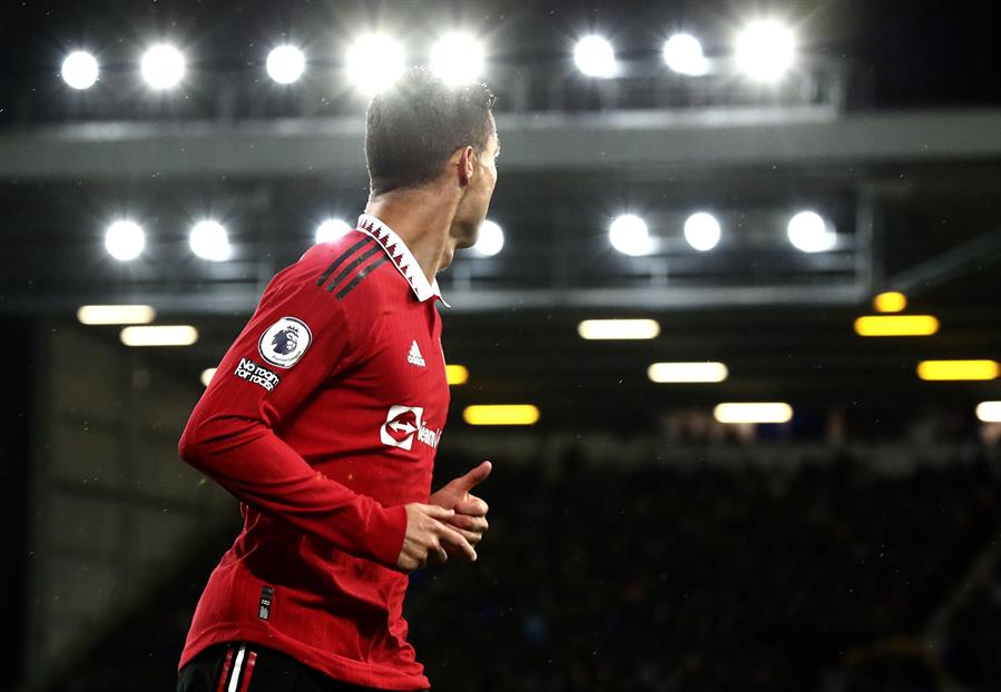 Liverpool (United Kingdom), 09/10/2022.- Cristiano Ronaldo of Manchester United celebrates after scoring the 1-2 lead during the English Premier League soccer match between Everton and Manchester United in Liverpool, Britain, 09 October 2022. (Reino Unido) EFE/EPA/ADAM VAUGHAN EDITORIAL USE ONLY. No use with unauthorized audio, video, data, fixture lists, club/league logos or 'live' services. Online in-match use limited to 120 images, no video emulation. No use in betting, games or single club/league/player publications