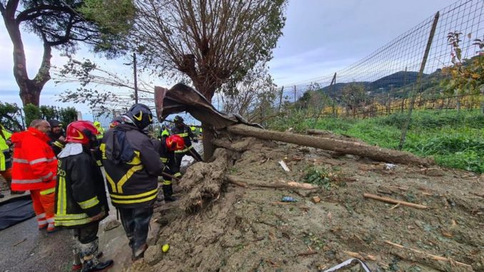 Ischia (Italy), 26/11/2022.- An area affected by a landslide in Ischia island, in the Gulf of Naples, Italy, 26 November 2022. A group of people are feared to be missing after heavy rain caused a landslide from the top of the Epomeo mountain, at a height of about 780 meters, and reached the seafront, overwhelming some parked cars and dragging them to the sea. (Italia, Nápoles) EFE/EPA/CIRO FUSCO ITALY OUT