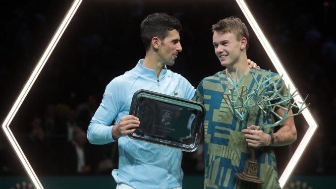 Paris (France), 06/11/2022.- Holger Rune (R) of Denmark celebrates with the trophy after winning the final match against Novak Djokovic (L) of Serbia at the Rolex Paris Masters 2022 Tennis Tournament in Paris, France, 06 November 2022. (Tenis, Dinamarca, Francia) EFE/EPA/CHRISTOPHE PETIT TESSON
