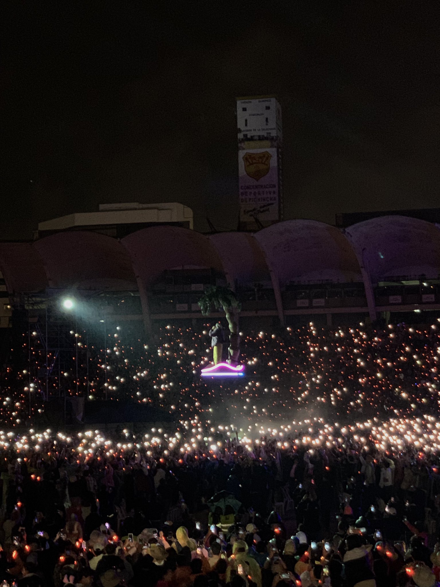 Bad Bunny y «el huevo» calientan la fría noche de Quito La República EC
