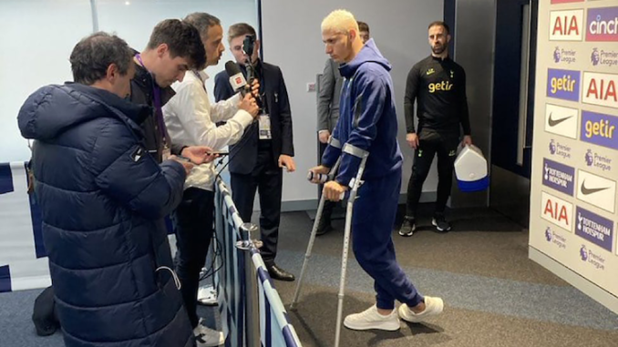richarlison en muletas