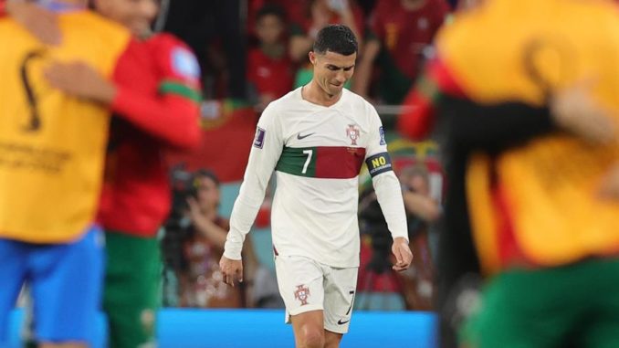 -FOTODELDÍA- DOHA, 10/12/2022.- El delantero de Portugal Cristiano Ronaldo tras la derrota de su equipo ante Marruecos en partido de cuartos de final del Mundial Qatar 2022, este sábado en el estadio Al Thumama de Doha. EFE/Friedemann Vogel