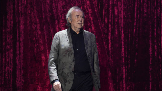 Serrat se despide definitivamente de los escenarios rodeado de personalidades