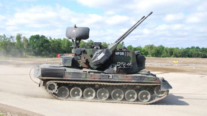 Flugabwehrpanzer Gepard der Bundeswehr w?hrend einer Vorf¸hrung Der Flugabwehrkanonenpanzer Gepard, kurz Flak-Panzer Gep