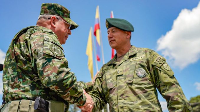 Nelson-Proa¦o-dereccha-junto-a-su-par-colombiano