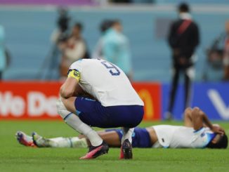 Al Khor (Qatar), 10/12/2022.- Harry Kane (front) of England reacts after losing the FIFA World Cup 2022 quarter final soccer match between England and France at Al Bayt Stadium in Al Khor, Qatar, 10 December 2022. (Mundial de Fútbol, Francia, Catar) EFE/EPA/Ronald Wittek